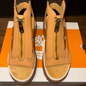 Women Timberland Tan Zipper Sandals